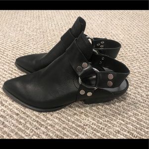 NEVER WORN Dolce Vita Urban Bootie in black
